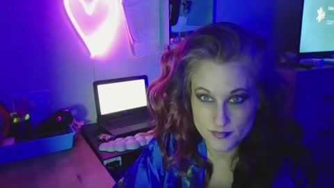 busybee83 online show from 12.19.25