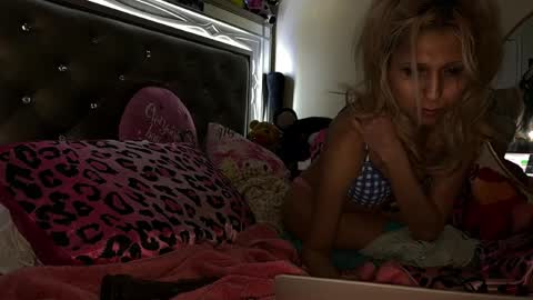 Snapshot of buttercupbimbo chatting on 01.21.25 buttercupbimbo online show from 01.21.25