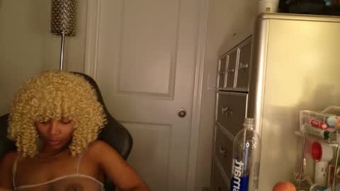 butterfly booty online show from 12.21.25