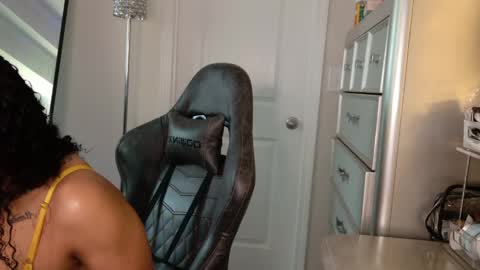Snapshot of butterflybootyy chatting on 04.27.26 butterfly booty online show from 04.27.26