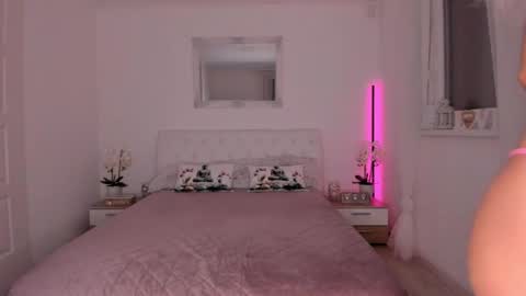 Nicolah  Steven Bond online show from 04.11.26