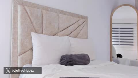 Snapshot of by_juliana chatting on 01.18.26 online show from 01.18.26