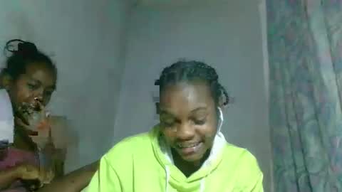 Snapshot of caella98 chatting on 04.24.26 caella98 online show from 04.24.26