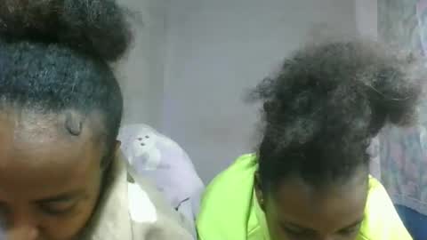 Snapshot of caella98 chatting on 05.14.26 caella98 online show from 05.14.26