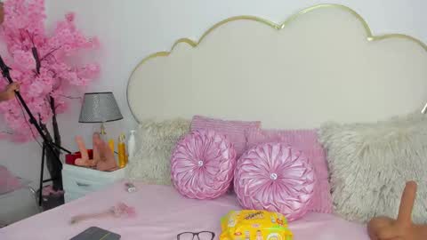 Snapshot of cahitlinbel chatting on 10.01.25 Cahitlin online show from 10.01.25