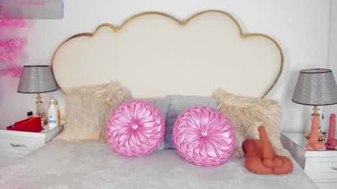 Snapshot of cahitlinbel chatting on 10.21.25 Cahitlin online show from 10.21.25