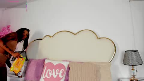 Snapshot of cahitlinbel chatting on 10.28.25 Cahitlin online show from 10.28.25