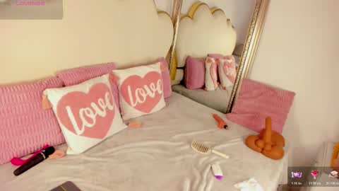 Snapshot of cahitlinbel chatting on 11.27.25 Cahitlin online show from 11.27.25