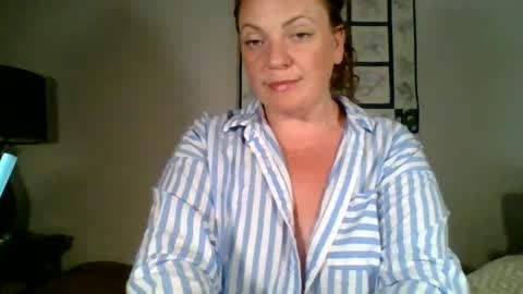 Snapshot of caitieluvs chatting on 06.08.26 caitieluvs online show from 06.08.26