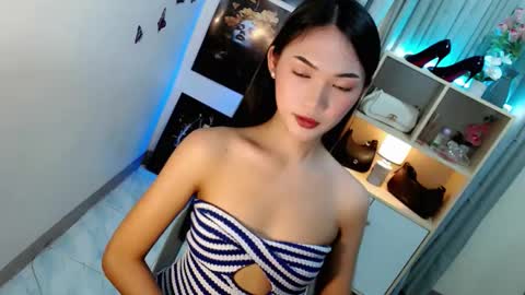 Snapshot of caitlin_x chatting on 02.11.26 caitlin online show from 02.11.26