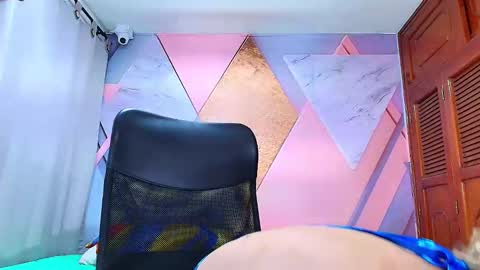 Snapshot of caitlyn_jones chatting on 10.21.25 Caitlyn online show from 10.21.25