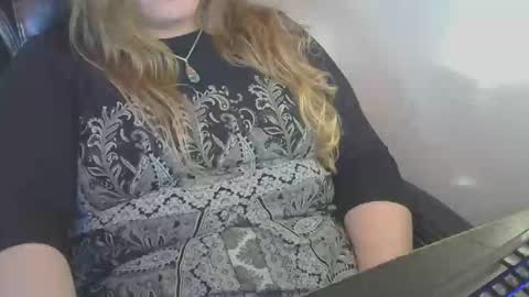 Snapshot of calcavorix chatting on 05.10.26 Calie online show from 05.10.26
