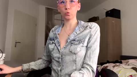 Snapshot of caliiie_of chatting on 04.26.26 Caliiie of online show from 04.26.26