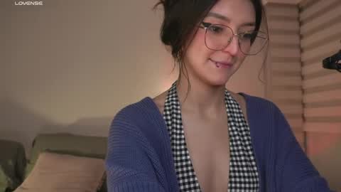 Snapshot of call_me_rosie chatting on 05.09.26 online show from 05.09.26
