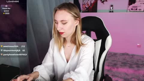 Snapshot of callerbowltim chatting on 12.20.24 alextim online show from 12.20.24