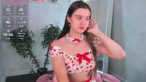 Snapshot of calm_sign chatting on 06.26.26 Renesmy online show from 06.26.26