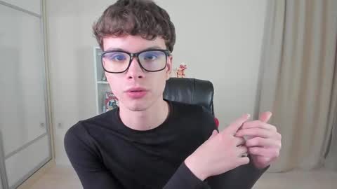 Hey I am Calvin  online show from 02.18.25