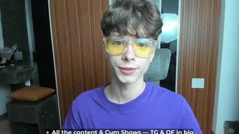 Hey I am Calvin  online show from 04.10.26