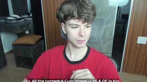 Snapshot of calvin_loves_you chatting on 06.20.26 Hey I am Calvin online show from 06.20.26