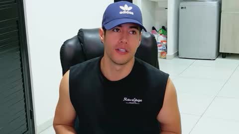 Snapshot of camara110 chatting on 05.19.26 camara110 online show from 05.19.26