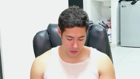 Snapshot of camara110 chatting on 05.27.26 camara110 online show from 05.27.26
