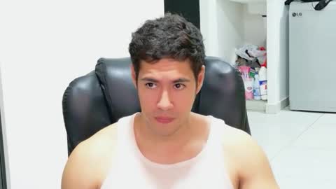 Snapshot of camara110 chatting on 05.27.26 camara110 online show from 05.27.26