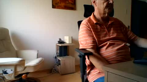 Snapshot of camcologne chatting on 07.17.26 camcologne online show from 07.17.26