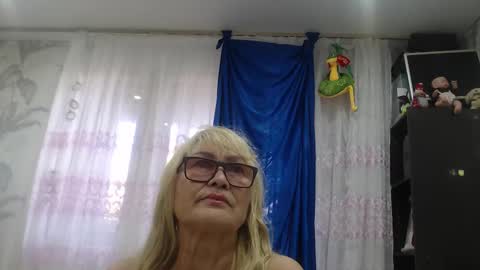 Snapshot of camdiva1 chatting on 09.27.25 CamDiva1 online show from 09.27.25