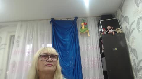 Snapshot of camdiva1 chatting on 10.02.25 CamDiva1 online show from 10.02.25