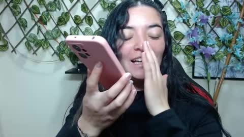 Snapshot of cameliasaenz chatting on 01.04.25 camelia online show from 01.04.25