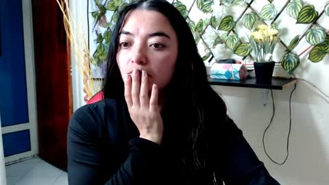 Snapshot of cameliasaenz chatting on 01.28.25 camelia online show from 01.28.25