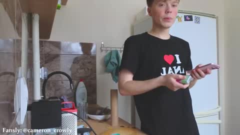 Snapshot of cameron_crowly chatting on 03.11.25 Cameron online show from 03.11.25