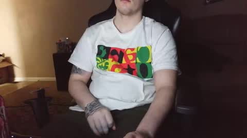 Snapshot of camerondt chatting on 12.20.25 camerondt online show from 12.20.25