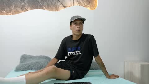 Snapshot of cameronsilverman chatting on 06.05.26 cameronsilverman online show from 06.05.26