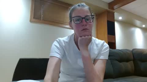 Snapshot of camforfunmoment chatting on 05.22.26 camforfunmoment online show from 05.22.26
