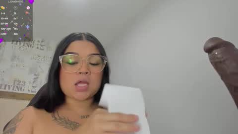 Snapshot of cami_bukele3 chatting on 11.05.25 C A M I L A online show from 11.05.25