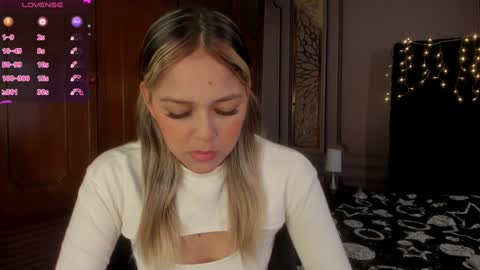 Snapshot of cami_hunter chatting on 12.22.24   online show from 12.22.24