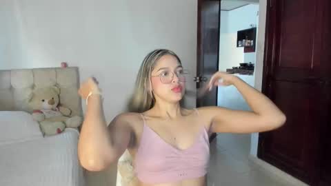 Snapshot of cami_hunter chatting on 09.30.25   online show from 09.30.25