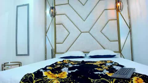 Snapshot of camiilareyes chatting on 10.15.25 CamiilaReyes online show from 10.15.25