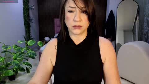Snapshot of camil_milfdream chatting on 03.26.26 Camil online show from 03.26.26