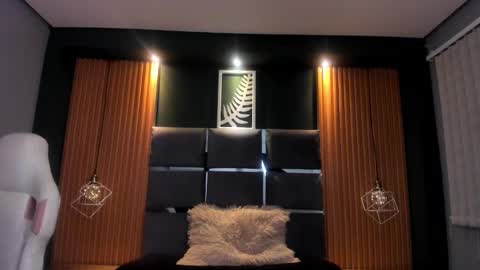 camila_martinez9 online show from 01.14.25