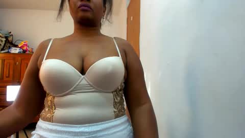 Camila online show from 10.10.25