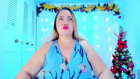 Snapshot of camilaa_foxxx chatting on 12.16.24 camilaa foxxx online show from 12.16.24