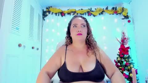 Snapshot of camilaa_foxxx chatting on 12.27.24 camilaa foxxx online show from 12.27.24