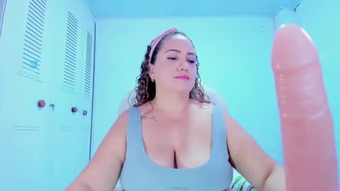 Snapshot of camilaa_foxxx chatting on 01.23.25 camilaa foxxx online show from 01.23.25