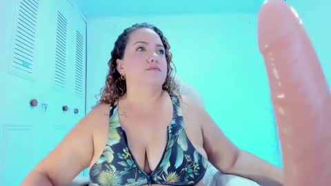 Snapshot of camilaa_foxxx chatting on 01.24.25 camilaa foxxx online show from 01.24.25