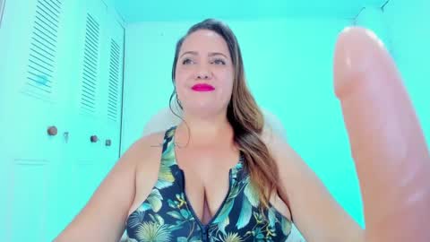 Snapshot of camilaa_foxxx chatting on 02.18.25 camilaa foxxx online show from 02.18.25