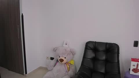 Snapshot of camilabliss chatting on 12.04.25 Camila online show from 12.04.25