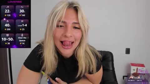 Snapshot of camilabliss chatting on 12.19.25 Camila online show from 12.19.25