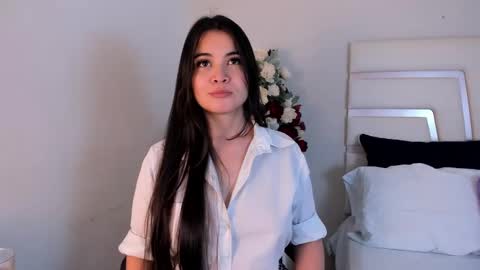 Snapshot of camilasofiia chatting on 01.18.25 Camila online show from 01.18.25